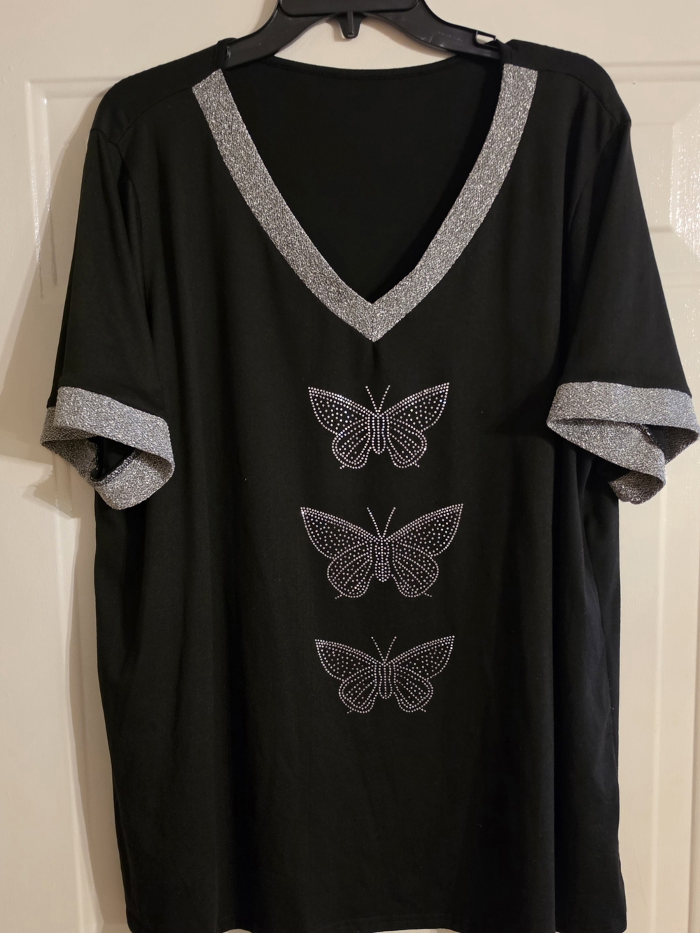 Women's Black V-Neck Butterfly Accent Short Sleeve Top with Silver Trim Size 4X - Picture 4 of 5